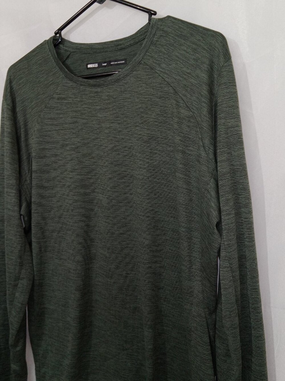 REI Co-op Long Sleeve Base Layer Shirt Men’s L Green Lightweight Hiking Gorpcore - Picture 2 of 10